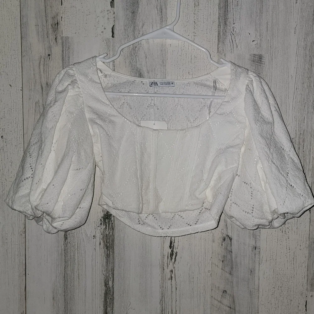 NWT Zara White Textured Cropped Puff Sleeve Eyelet Blouse